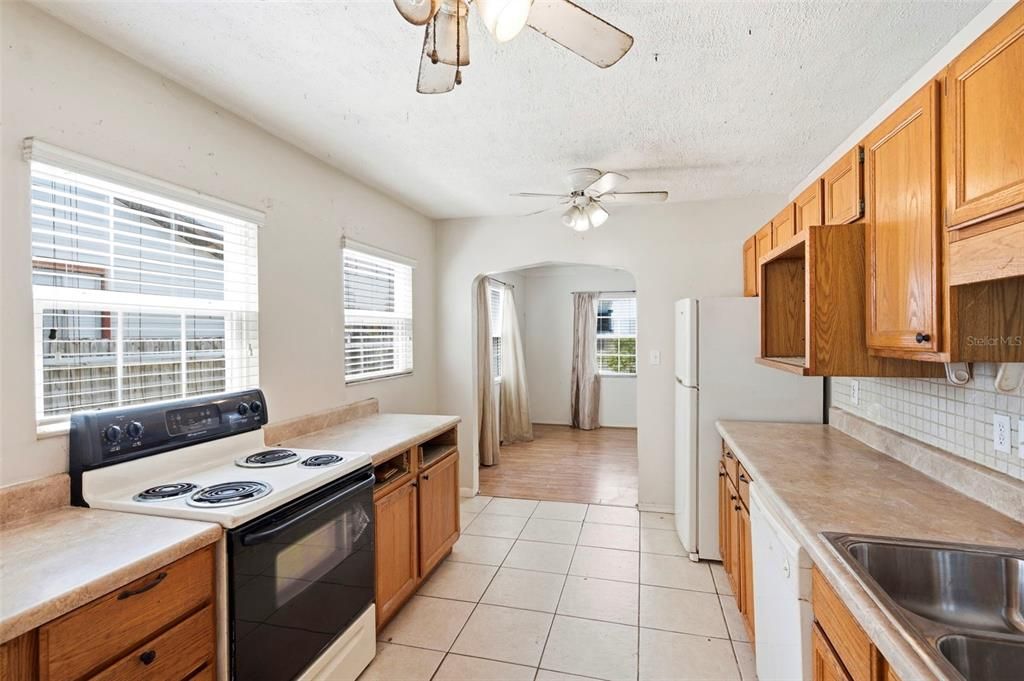 For Sale: $239,900 (2 beds, 1 baths, 1050 Square Feet)