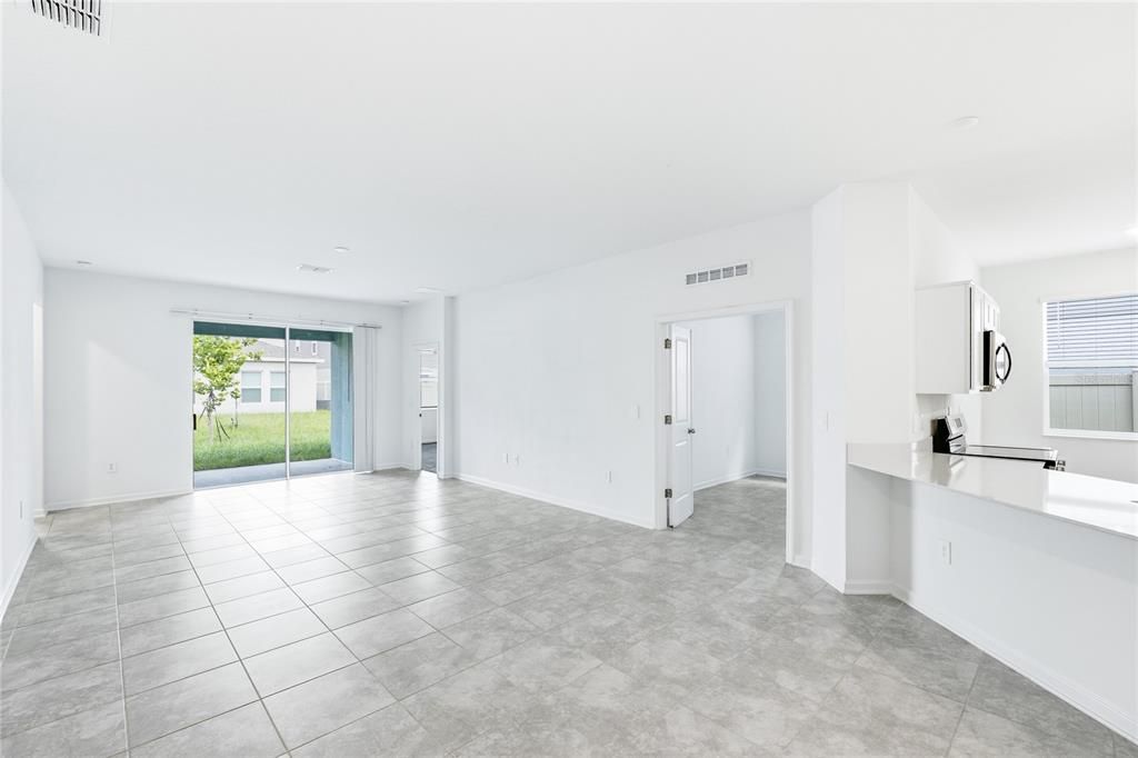 En Venta: $325,000 (4 camas, 3 baños, 2109 Pies cuadrados)
