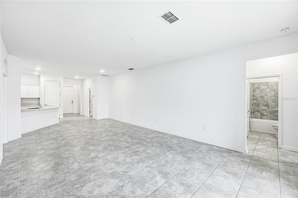 En Venta: $325,000 (4 camas, 3 baños, 2109 Pies cuadrados)