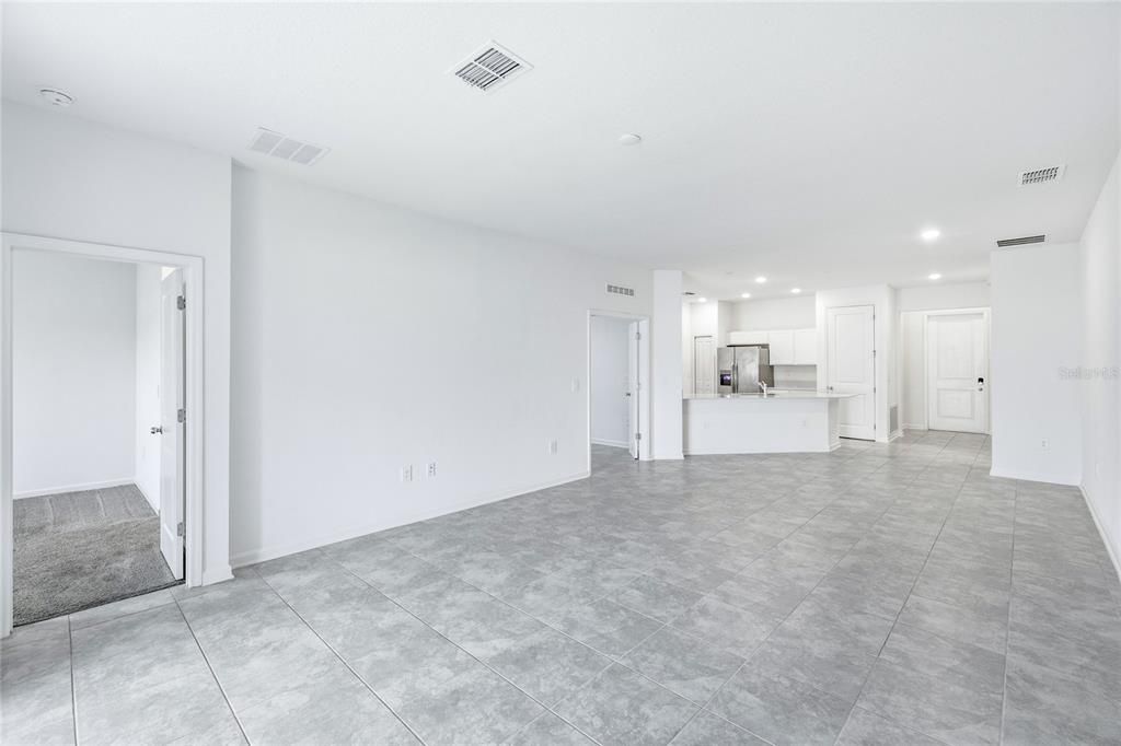 En Venta: $325,000 (4 camas, 3 baños, 2109 Pies cuadrados)
