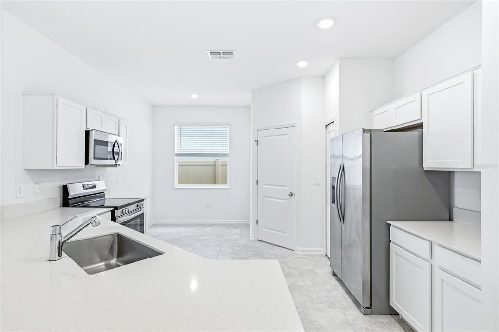 En Venta: $325,000 (4 camas, 3 baños, 2109 Pies cuadrados)