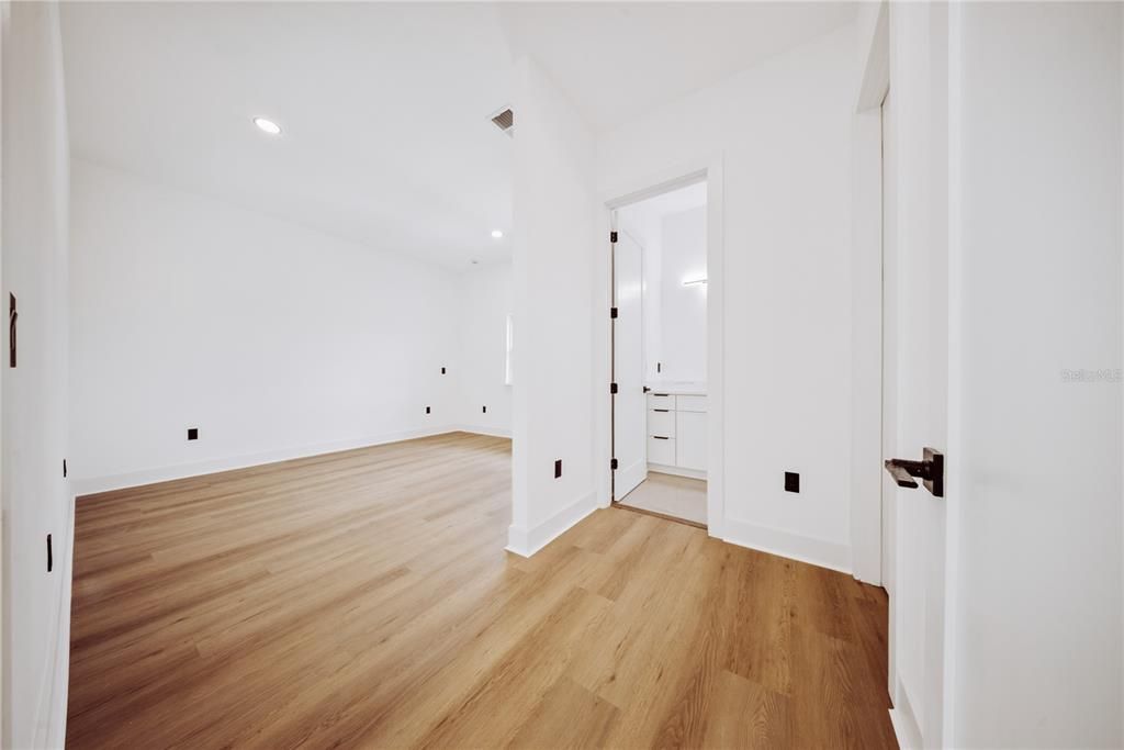 For Rent: $6,000 (4 beds, 5 baths, 3526.67 Square Feet)