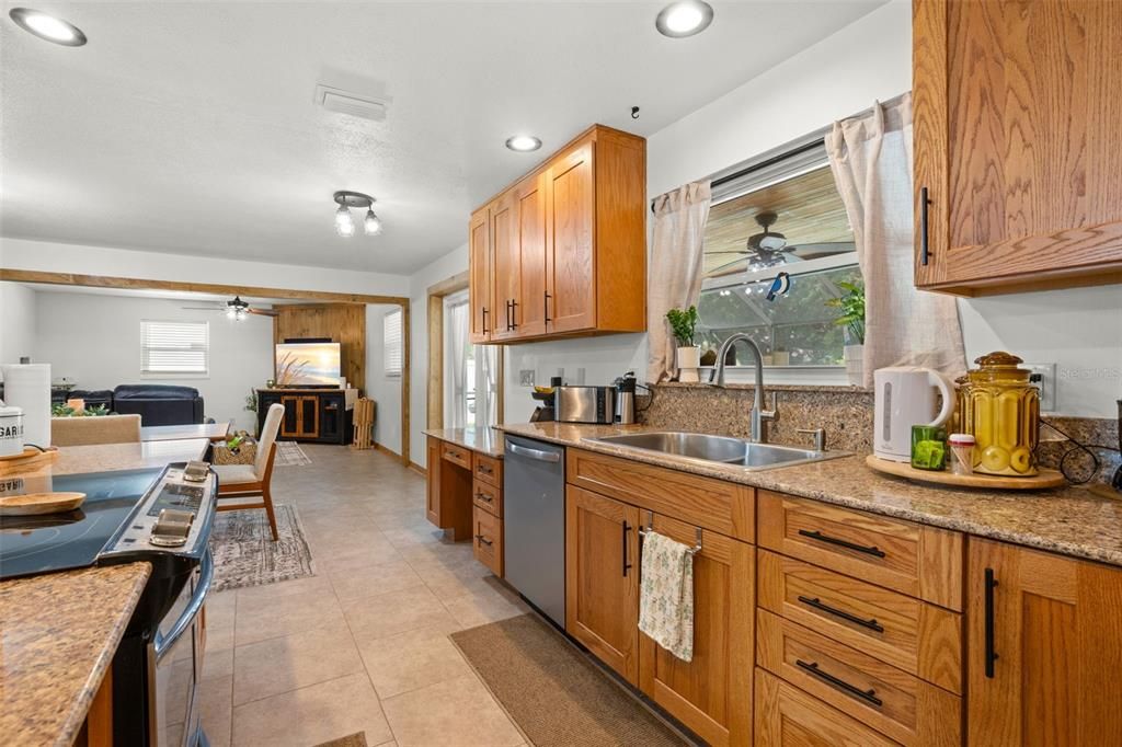 На продажу: $600,000 (3 спален, 2 ванн, 1888 Квадратных фут)