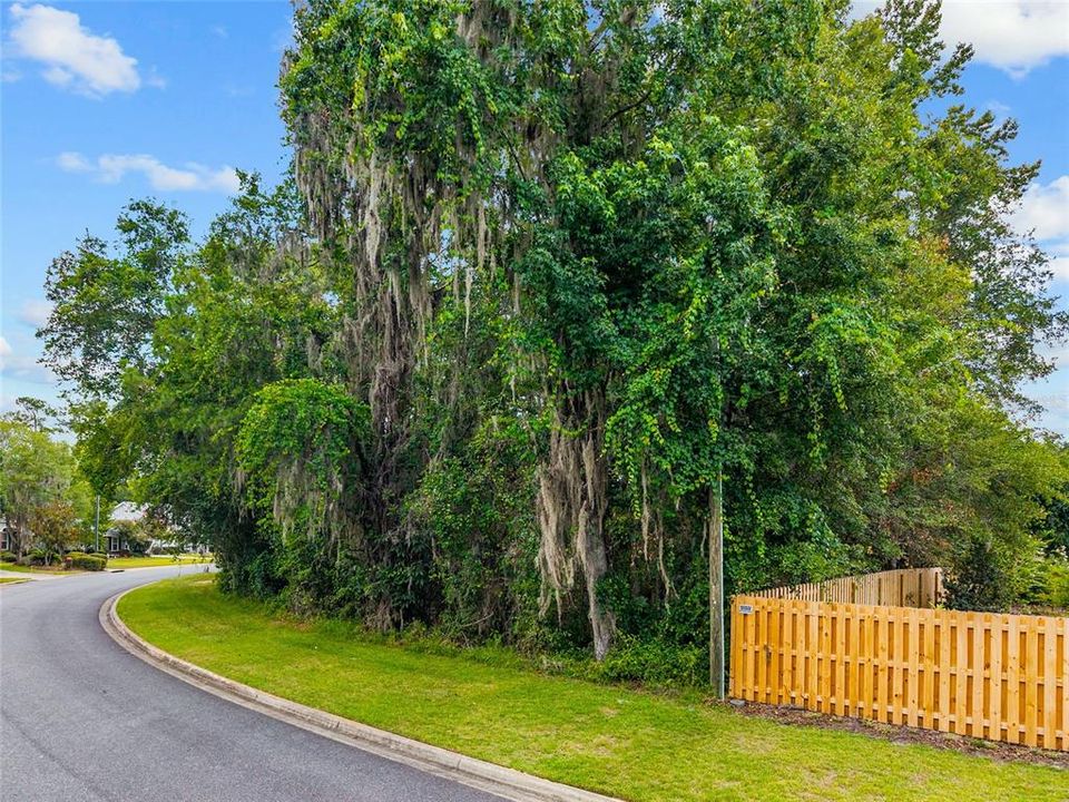 待售: $199,000 (0.36 acres)