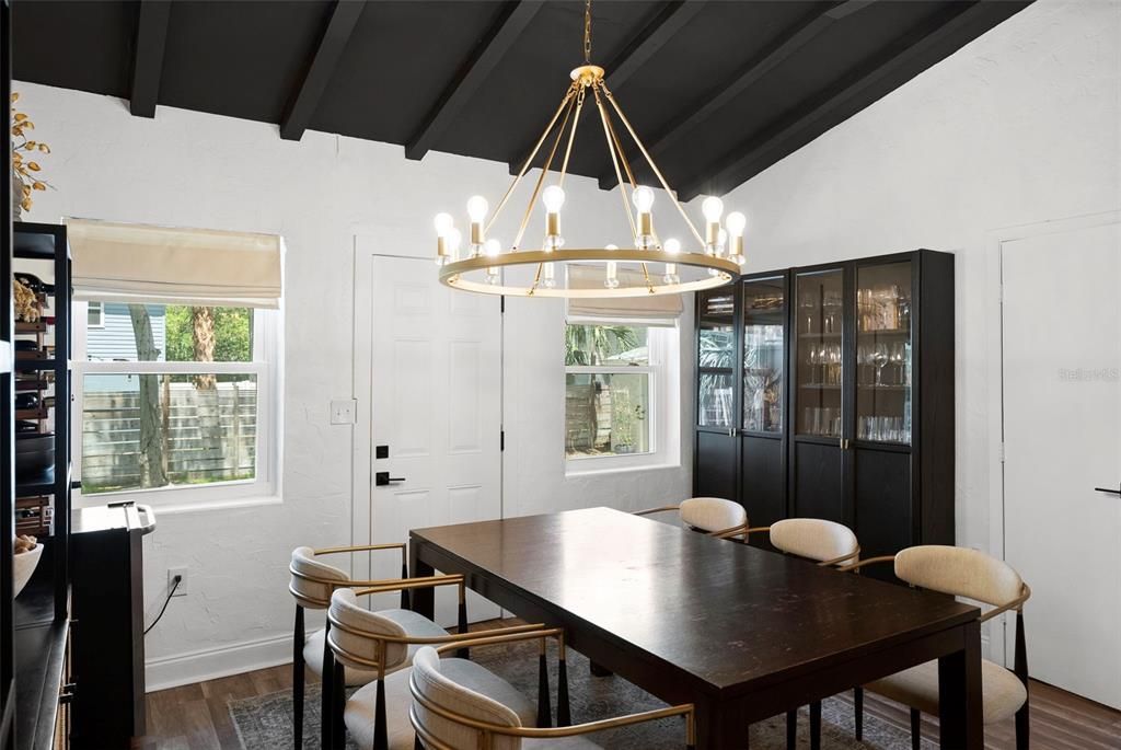 En Venta: $434,999 (3 camas, 2 baños, 1716 Pies cuadrados)