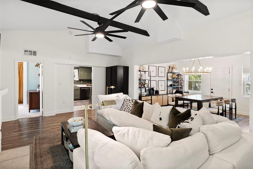 En Venta: $434,999 (3 camas, 2 baños, 1716 Pies cuadrados)