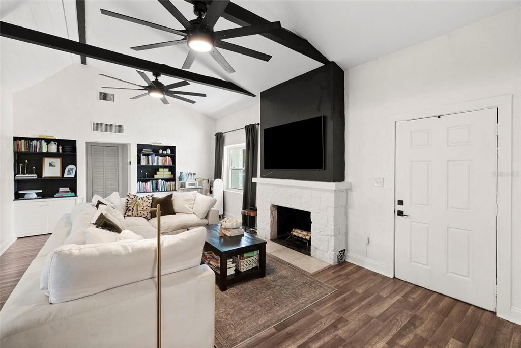 En Venta: $434,999 (3 camas, 2 baños, 1716 Pies cuadrados)