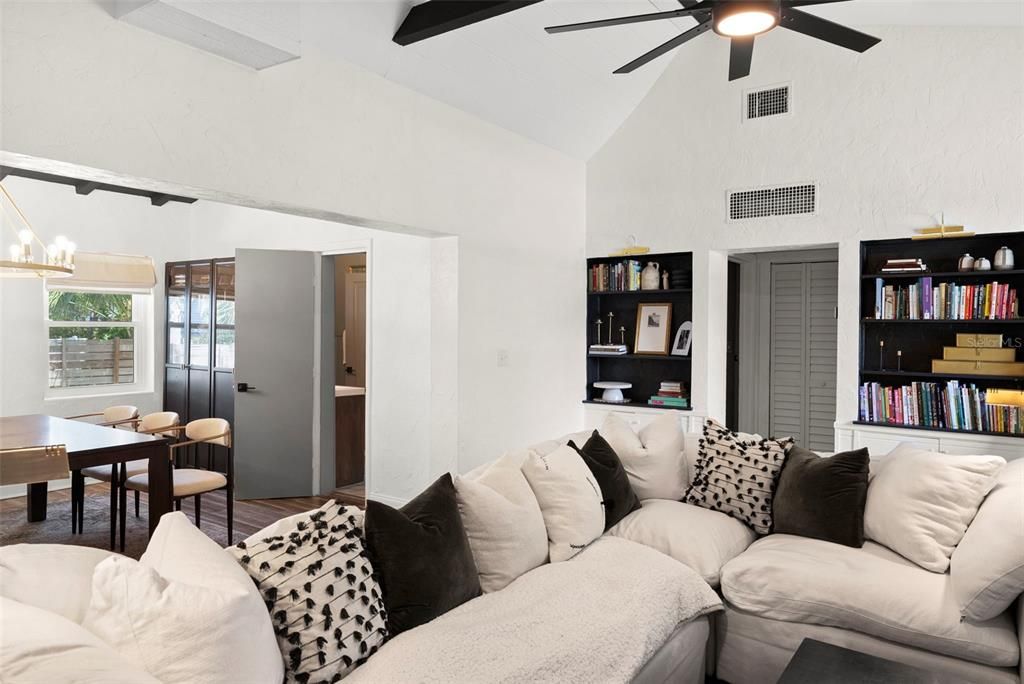 En Venta: $434,999 (3 camas, 2 baños, 1716 Pies cuadrados)