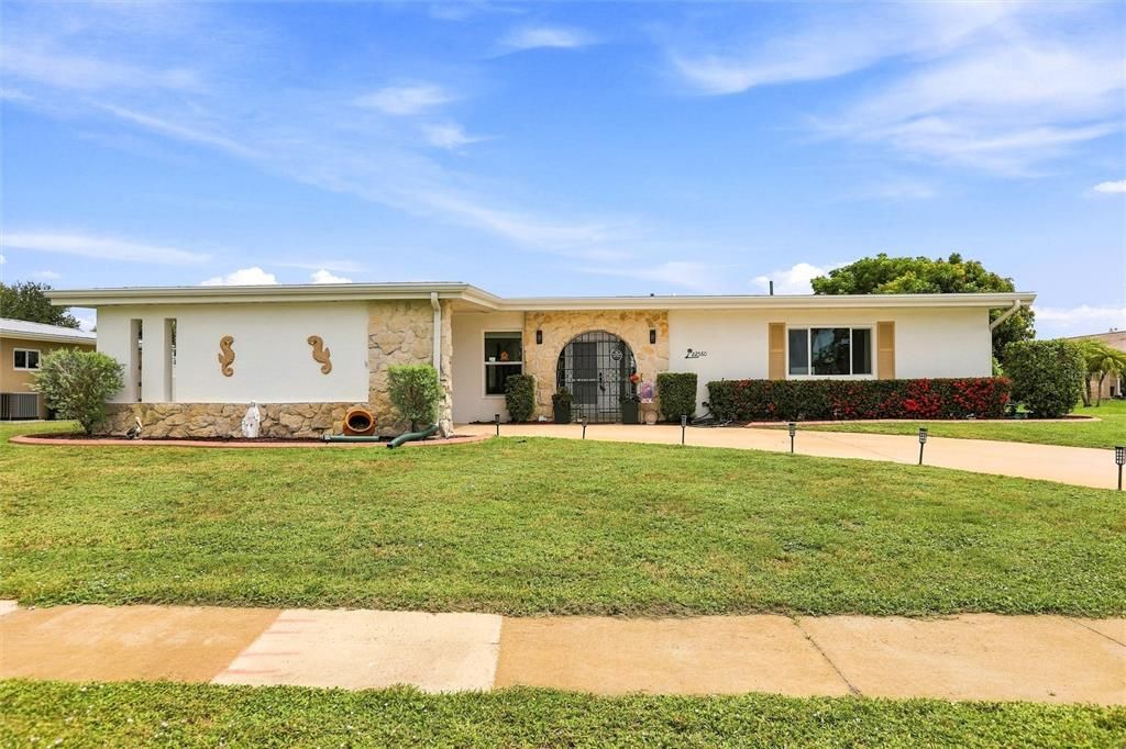 En Venta: $275,000 (3 camas, 2 baños, 1555 Pies cuadrados)