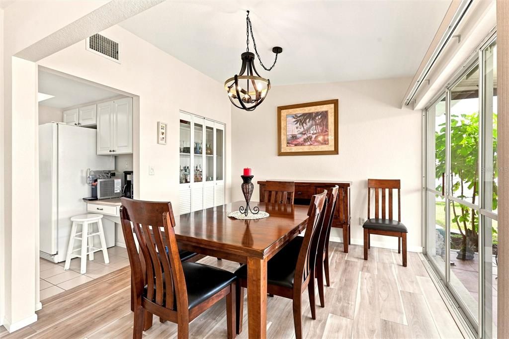 En Venta: $275,000 (3 camas, 2 baños, 1555 Pies cuadrados)