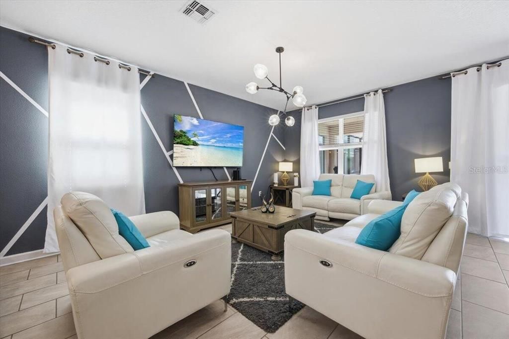 En Venta: $715,000 (8 camas, 5 baños, 3994 Pies cuadrados)