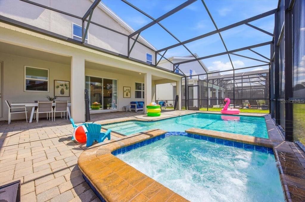 En Venta: $715,000 (8 camas, 5 baños, 3994 Pies cuadrados)