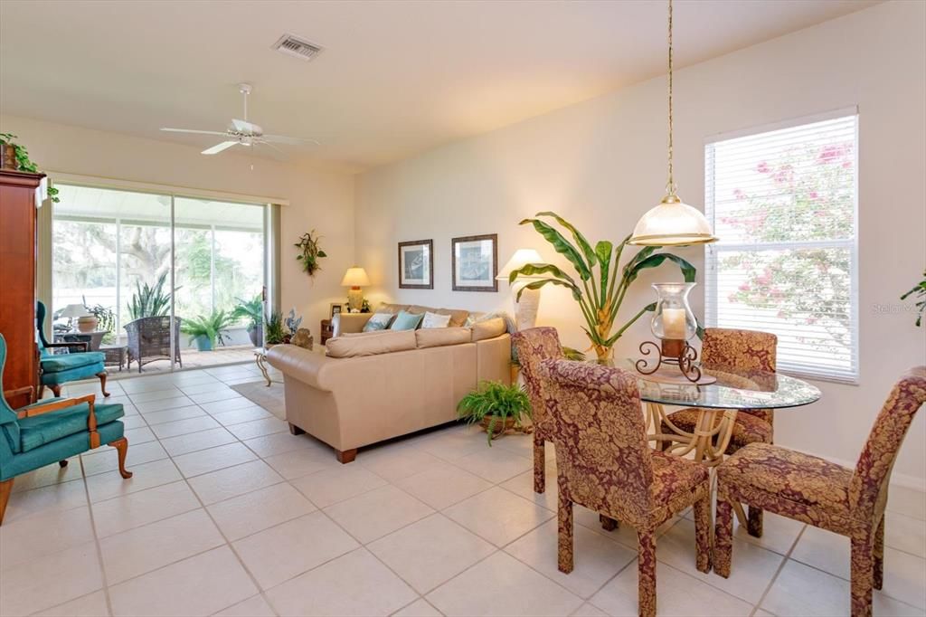 En Venta: $385,000 (4 camas, 2 baños, 2011 Pies cuadrados)