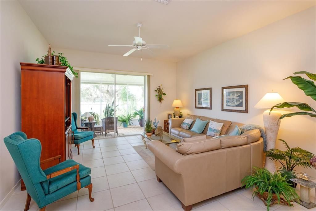 En Venta: $385,000 (4 camas, 2 baños, 2011 Pies cuadrados)