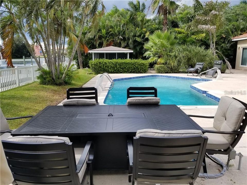 En Venta: $1,225,000 (0.35 acres)