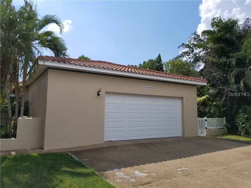 En Venta: $1,225,000 (0.35 acres)
