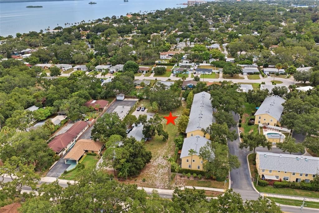 На продажу: $349,000 (0.42 acres)