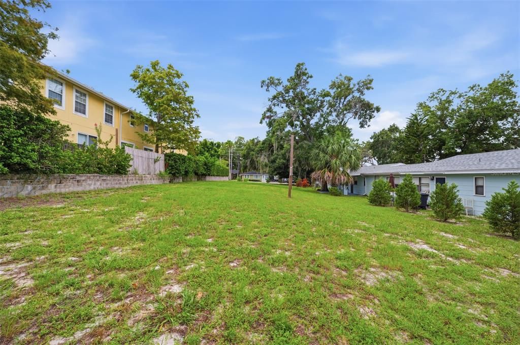 На продажу: $349,000 (0.42 acres)