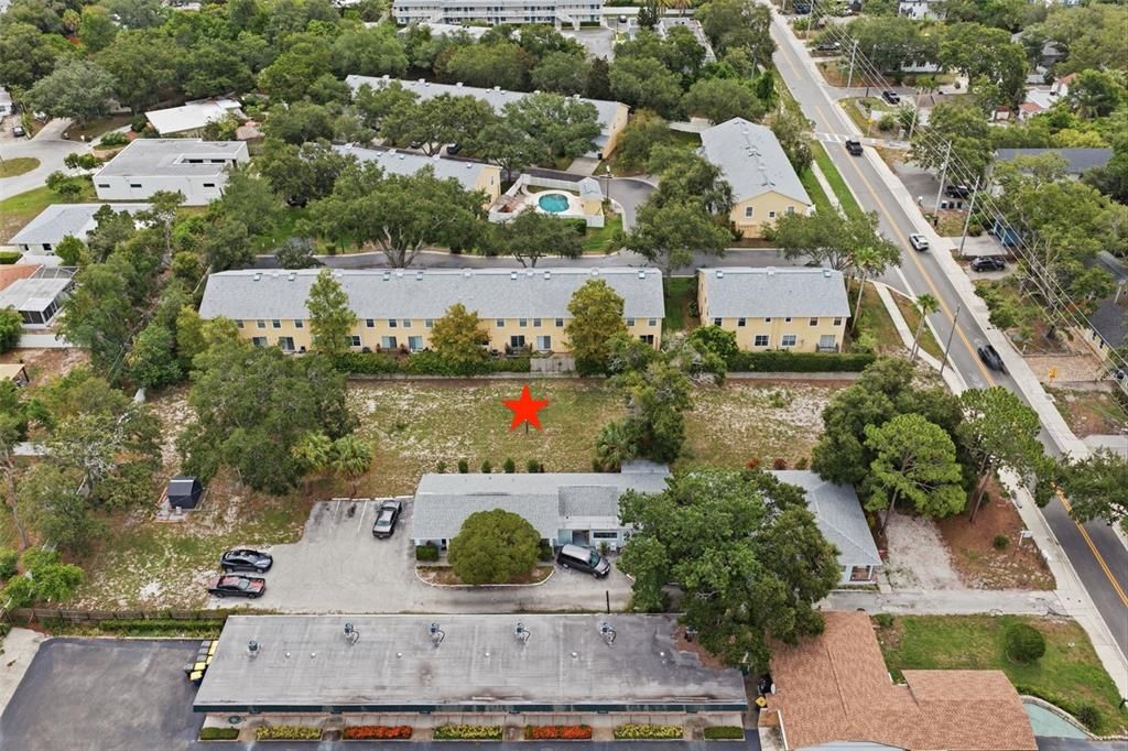 На продажу: $349,000 (0.42 acres)
