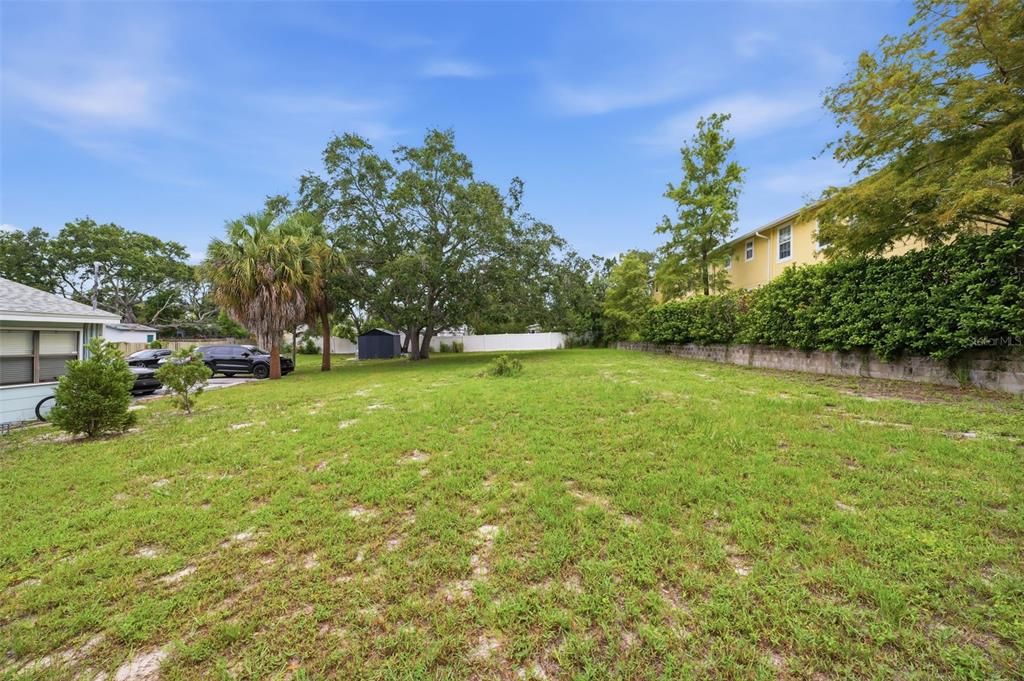 На продажу: $349,000 (0.42 acres)