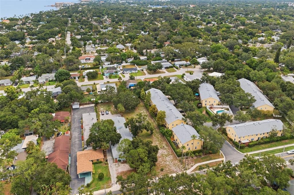 На продажу: $349,000 (0.42 acres)