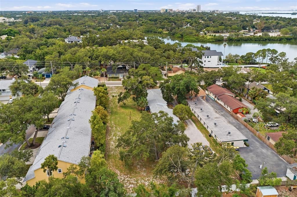 На продажу: $349,000 (0.42 acres)