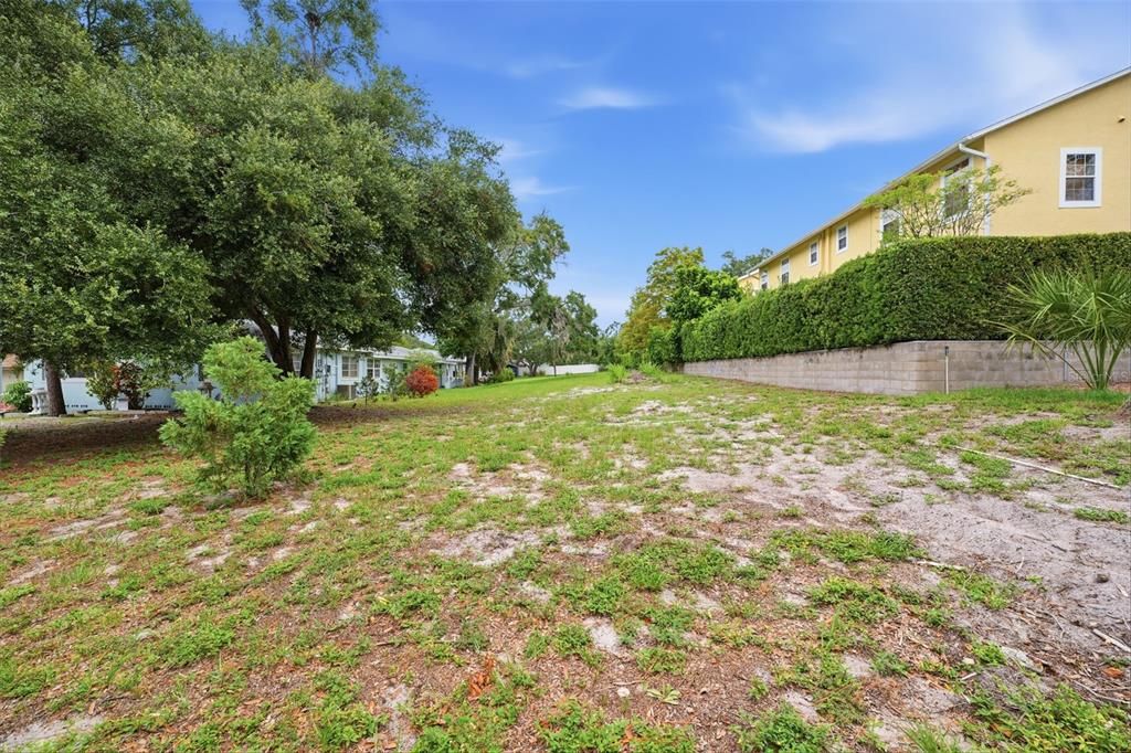 На продажу: $349,000 (0.42 acres)