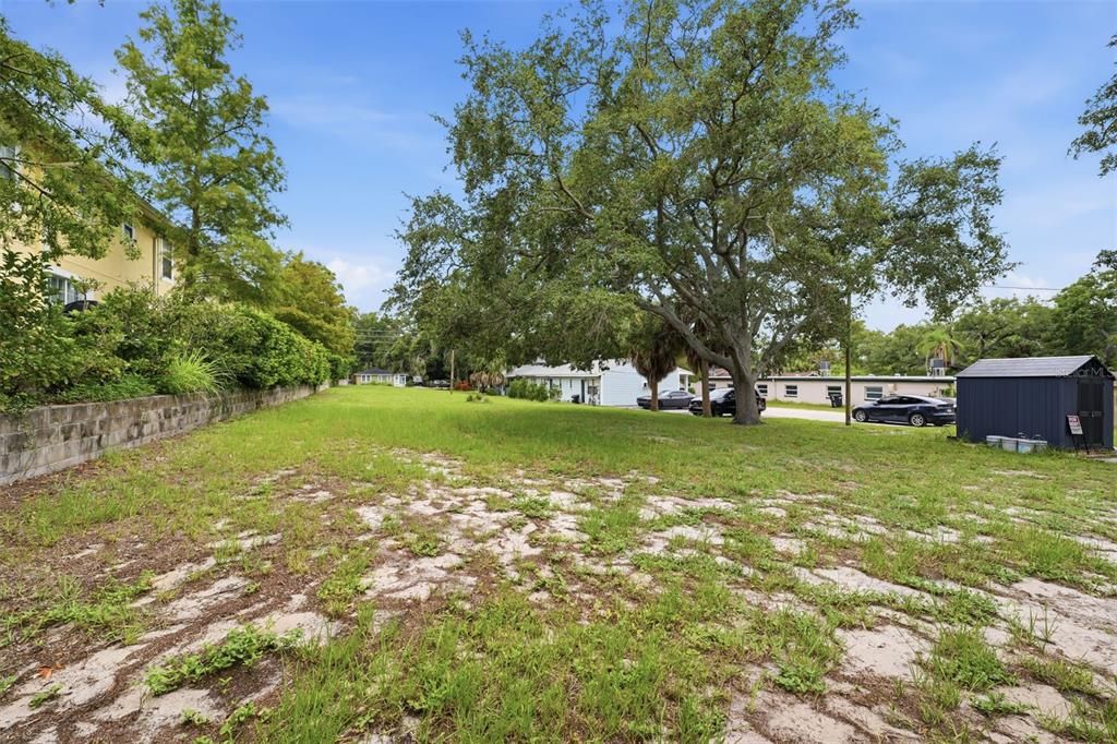 На продажу: $349,000 (0.42 acres)