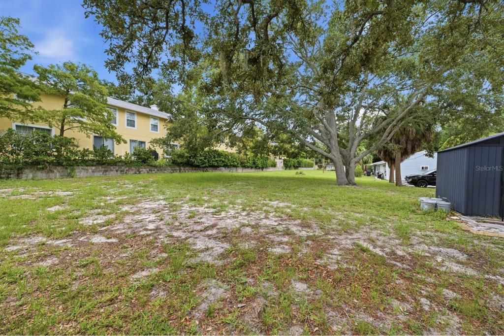 На продажу: $349,000 (0.42 acres)