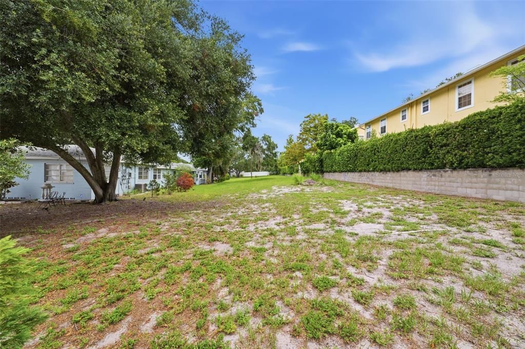 На продажу: $349,000 (0.42 acres)