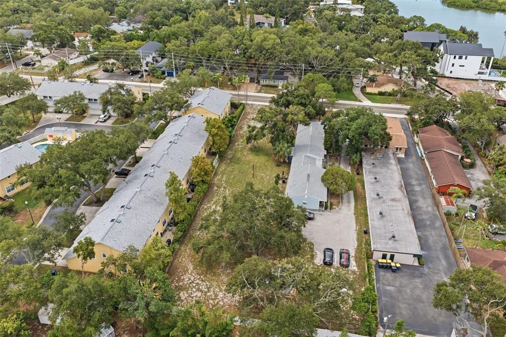 На продажу: $349,000 (0.42 acres)