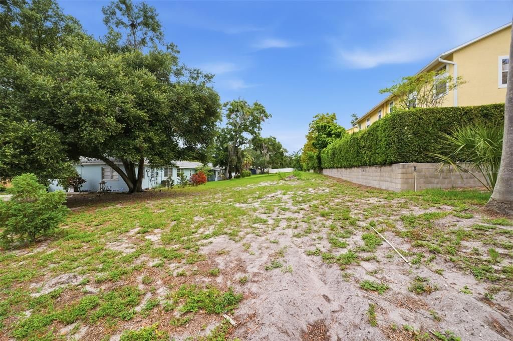 На продажу: $349,000 (0.42 acres)