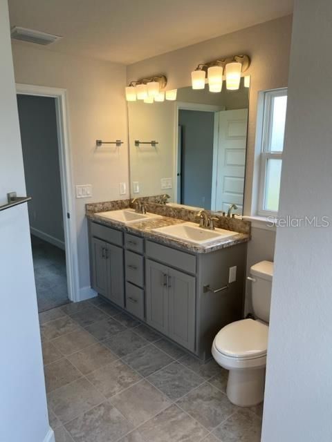 For Sale: $299,950 (4 beds, 2 baths, 1635 Square Feet)