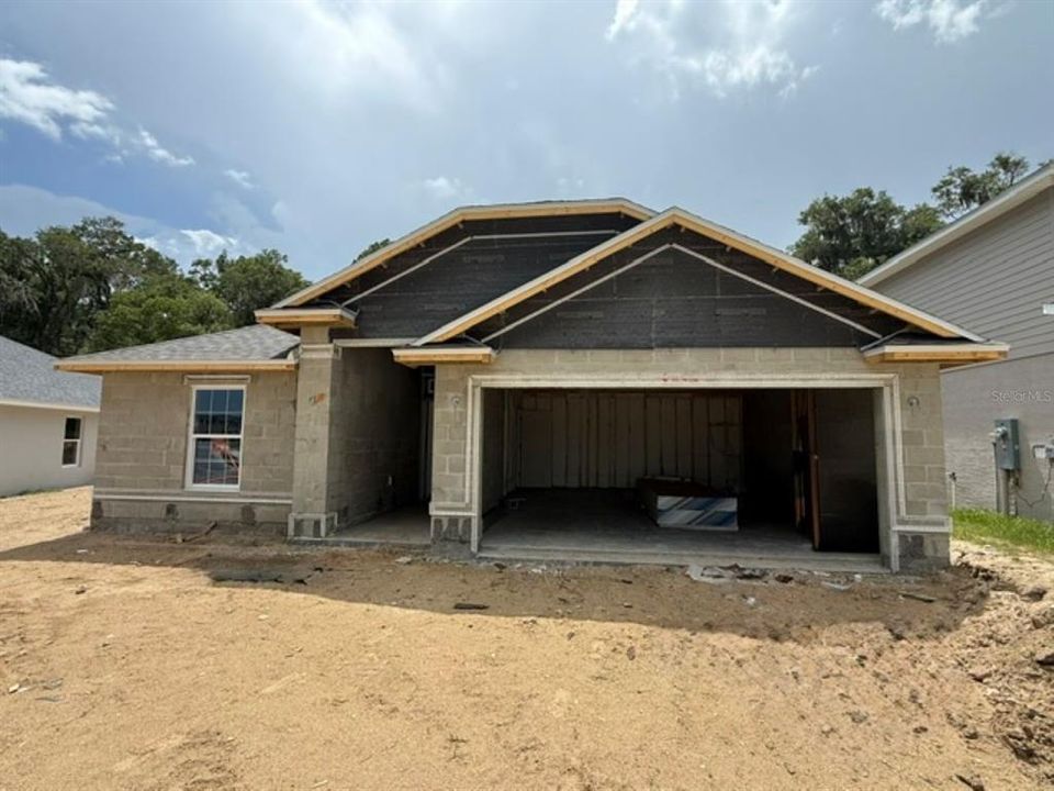 For Sale: $299,950 (4 beds, 2 baths, 1635 Square Feet)