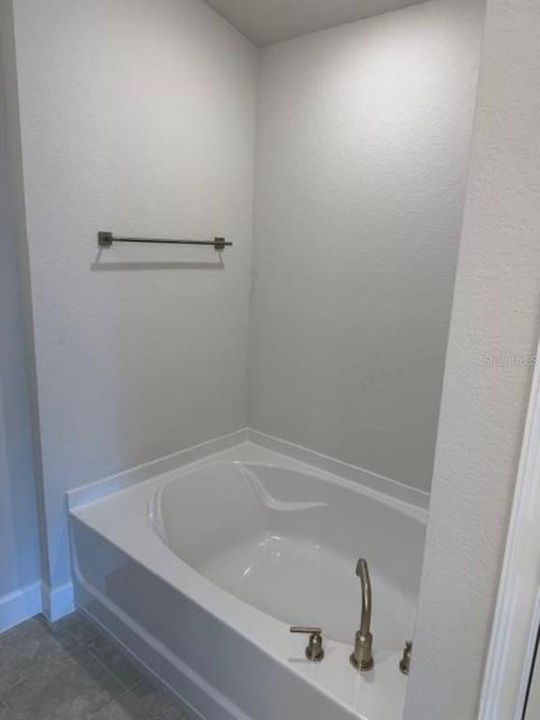 For Sale: $299,950 (4 beds, 2 baths, 1635 Square Feet)