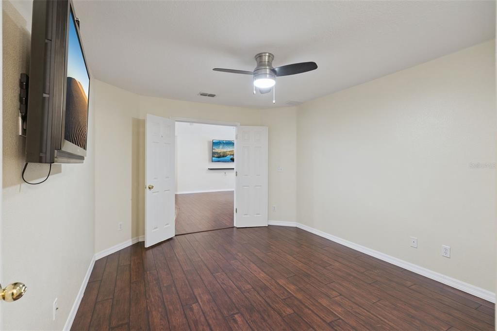 For Sale: $435,000 (3 beds, 2 baths, 1870 Square Feet)
