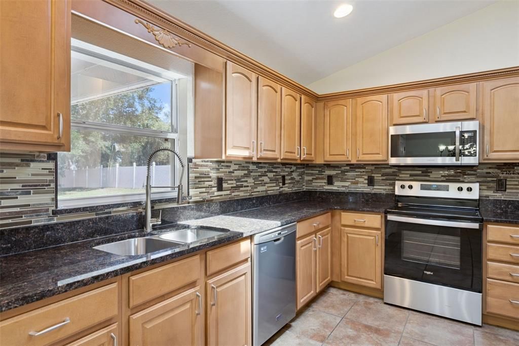 For Sale: $435,000 (3 beds, 2 baths, 1870 Square Feet)