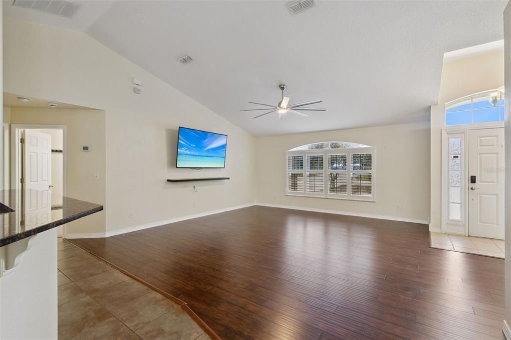For Sale: $435,000 (3 beds, 2 baths, 1870 Square Feet)