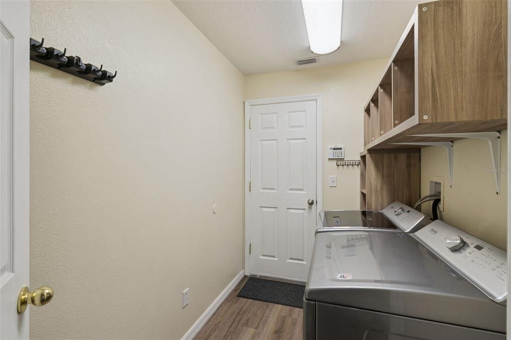 For Sale: $435,000 (3 beds, 2 baths, 1870 Square Feet)