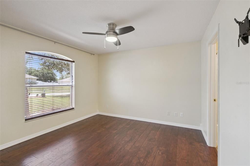 For Sale: $435,000 (3 beds, 2 baths, 1870 Square Feet)