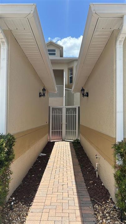 En Venta: $324,900 (4 camas, 3 baños, 2048 Pies cuadrados)