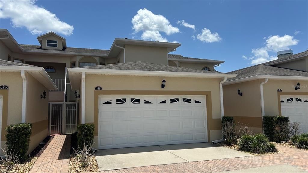 En Venta: $324,900 (4 camas, 3 baños, 2048 Pies cuadrados)
