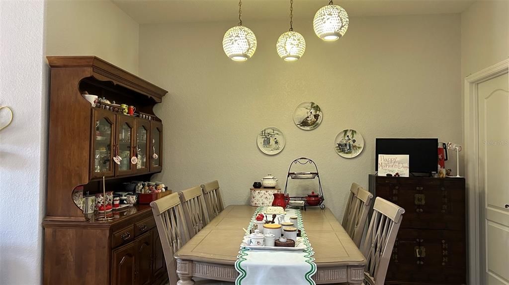 En Venta: $324,900 (4 camas, 3 baños, 2048 Pies cuadrados)