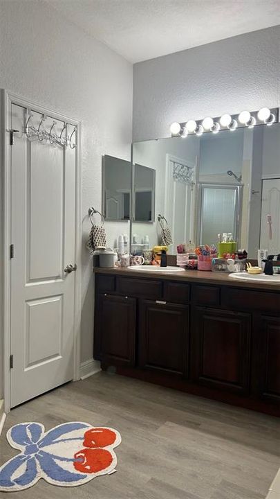 En Venta: $324,900 (4 camas, 3 baños, 2048 Pies cuadrados)