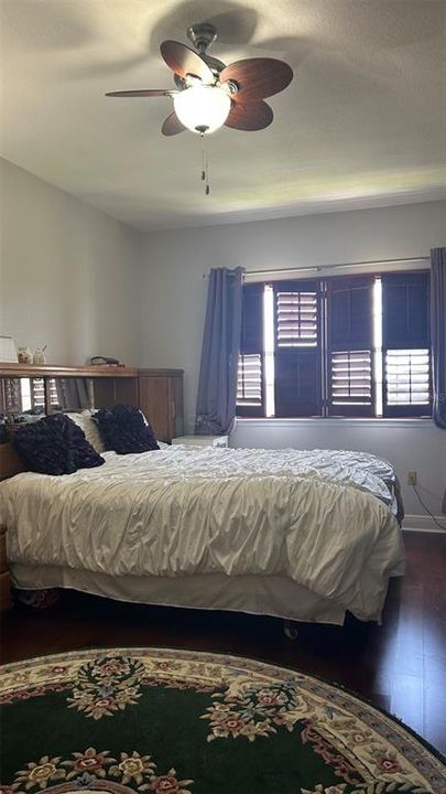 En Venta: $324,900 (4 camas, 3 baños, 2048 Pies cuadrados)