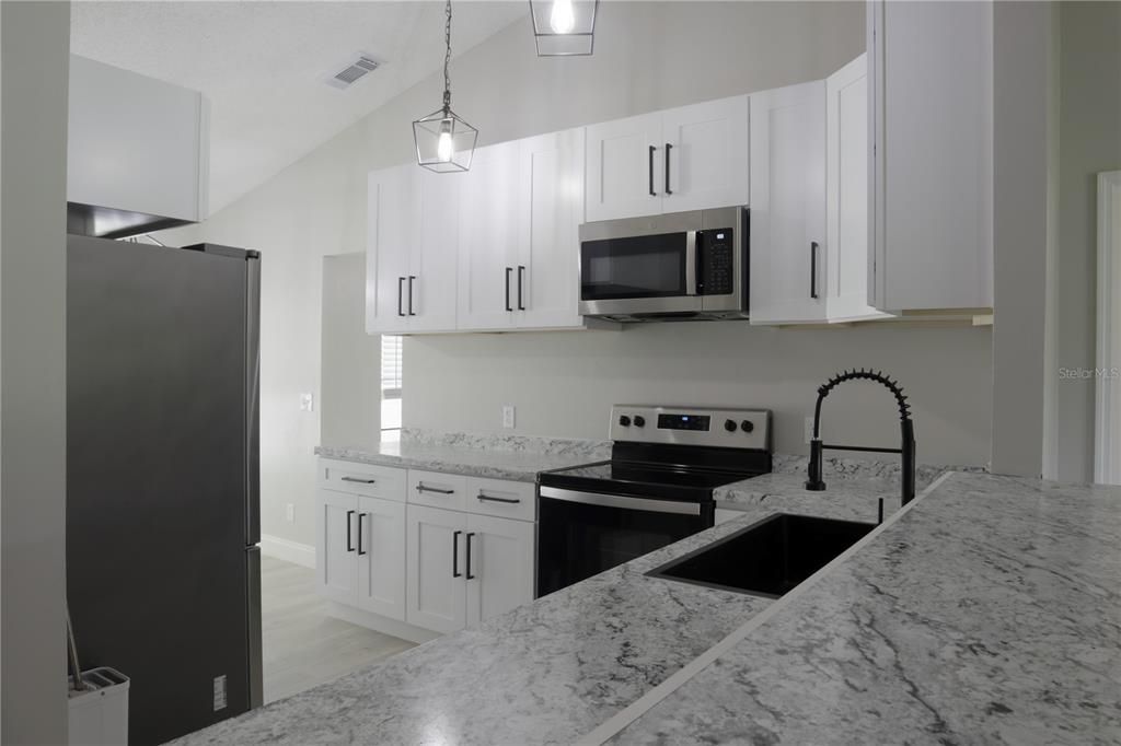 En Venta: $427,000 (4 camas, 2 baños, 2154 Pies cuadrados)