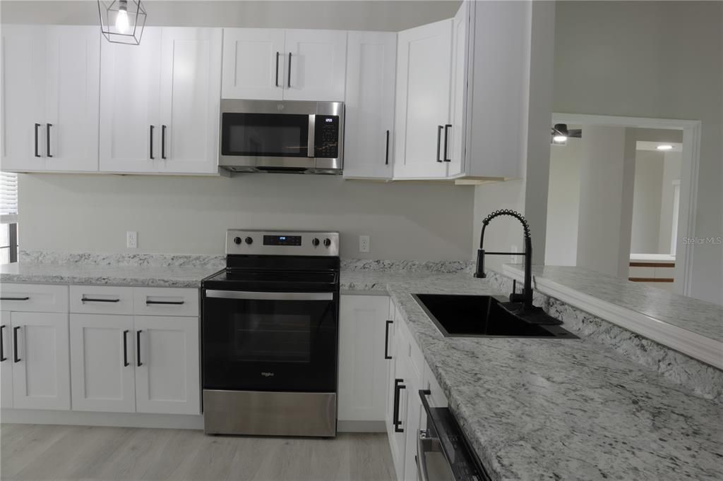 En Venta: $427,000 (4 camas, 2 baños, 2154 Pies cuadrados)