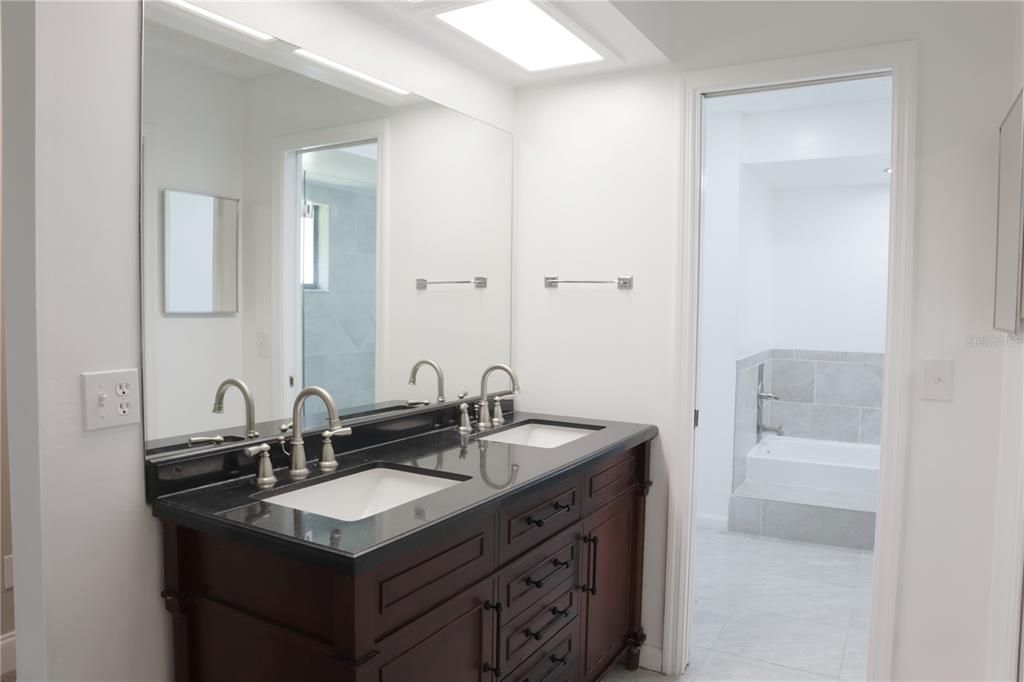 En Venta: $427,000 (4 camas, 2 baños, 2154 Pies cuadrados)