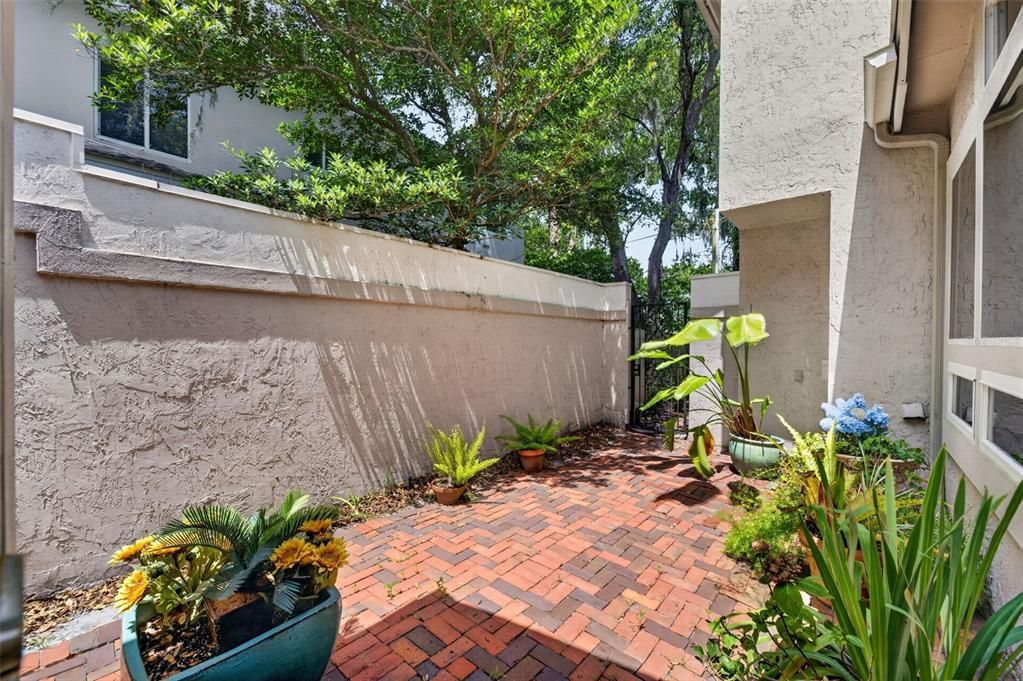 For Sale: $625,000 (3 beds, 2 baths, 1934 Square Feet)