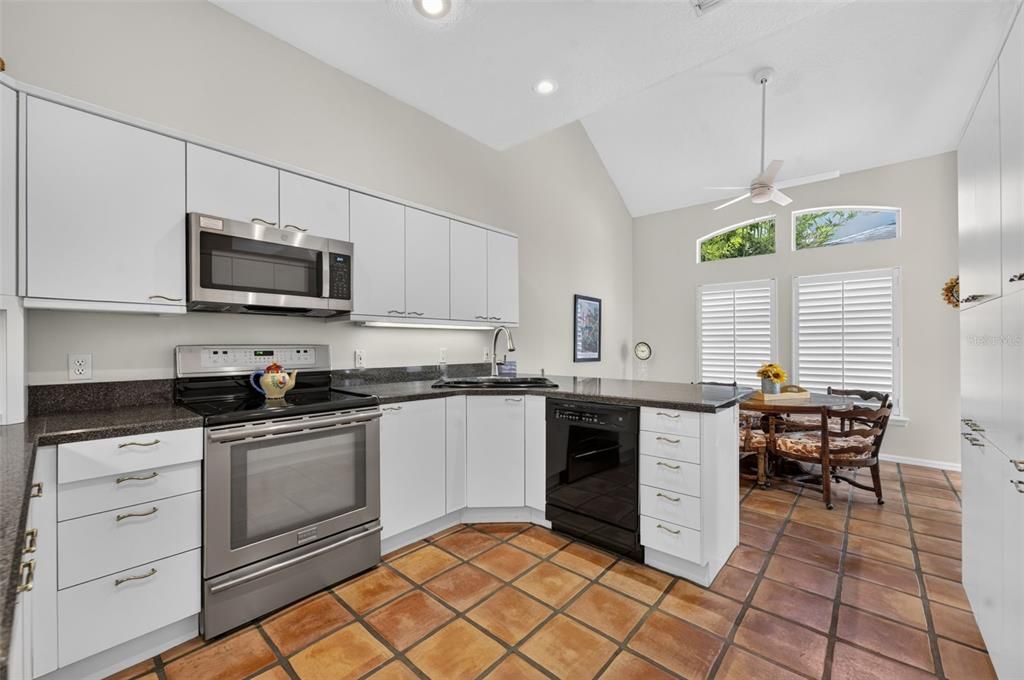 For Sale: $625,000 (3 beds, 2 baths, 1934 Square Feet)